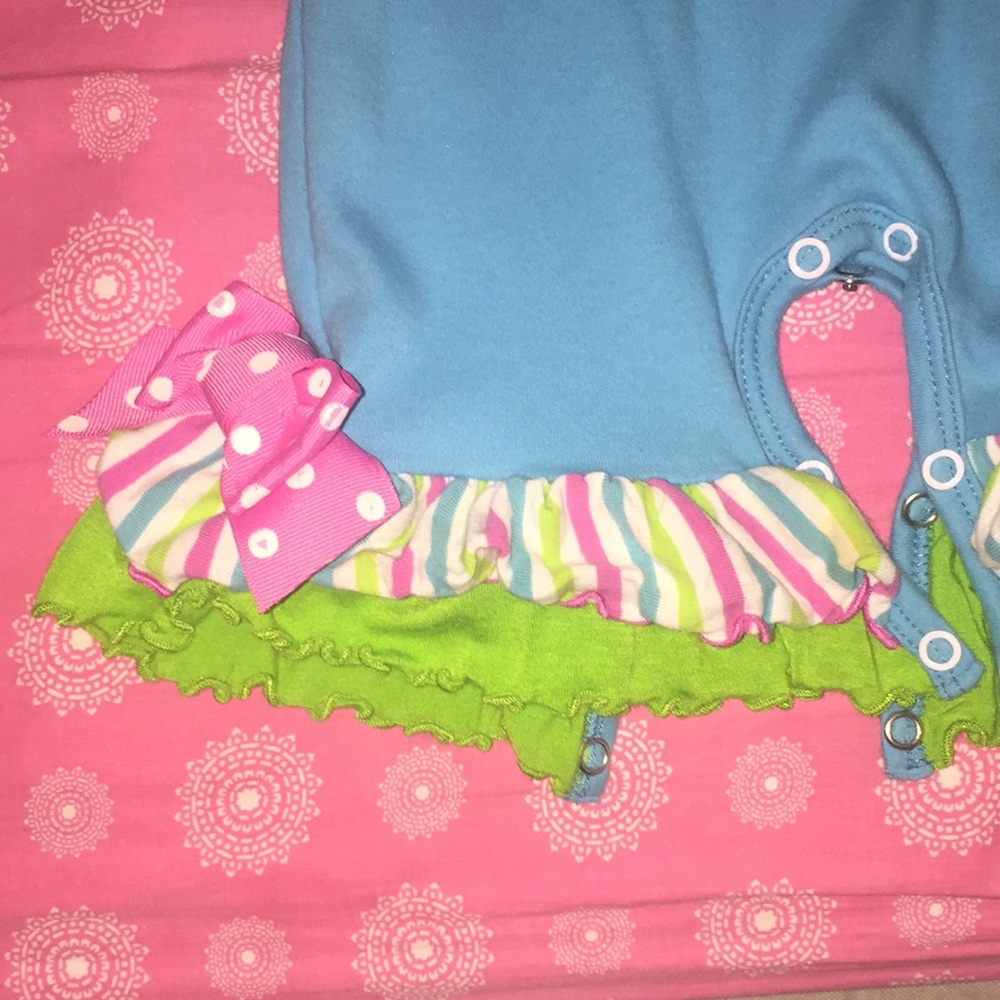 Ric Rac & Ruffle Christmas Outfit - Picture 3 of 3
